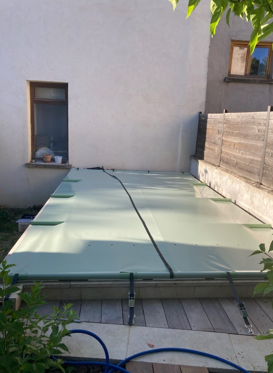 Bâche à barres pour mini piscine : une protection efficace